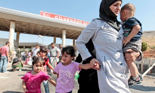 syrian-refugees-turkey-border_71358_600x450